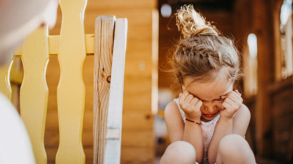 Pourquoi je force mon tout-petit à s'excuser