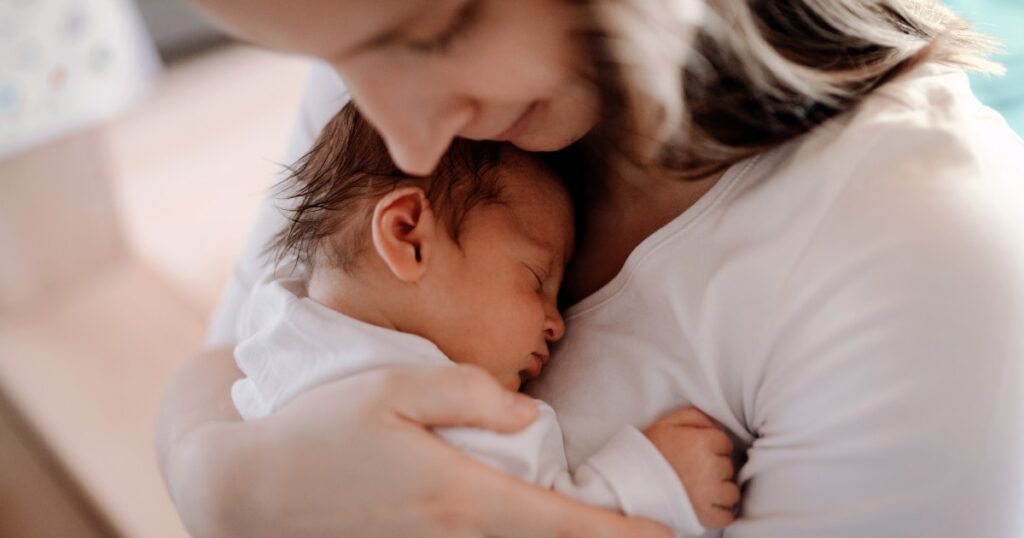Développement et jalons de votre bébé de 1 mois