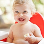 Mon bébé crache-t-il normalement ou pourrait-il s'agir d'un reflux acide du nourrisson? 10 Mon bébé crache-t-il normalement ou pourrait-il s'agir d'un reflux acide du nourrisson? ¿Es normal el escupir de mi bebe o podria ser
