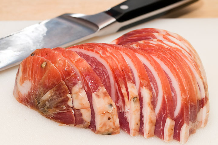 Est-il sûr de manger du bacon pendant la grossesse? 2 Pouvez-vous manger du bacon lorsque vous êtes enceinte?