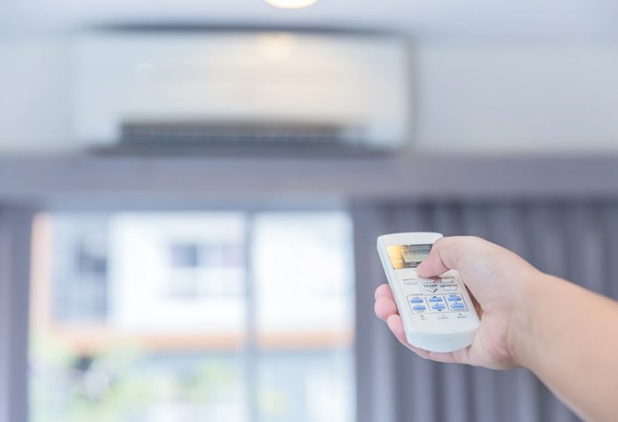 Est-il sûr d'utiliser un refroidisseur d'air ou un climatiseur (AC) dans la chambre de votre bébé? 