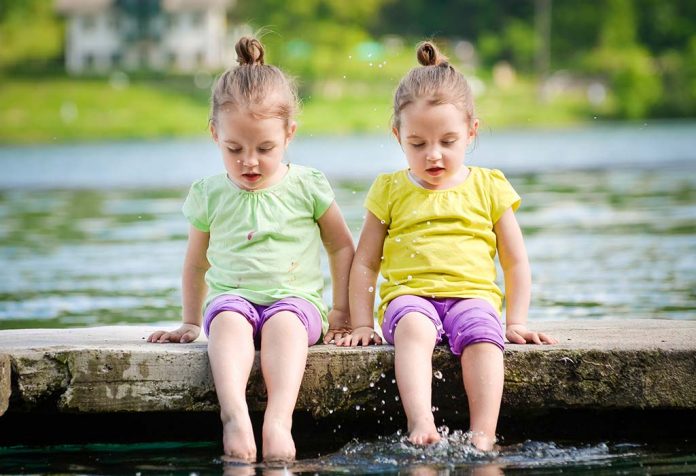 Les jumeaux identiques ont-ils le même ADN?