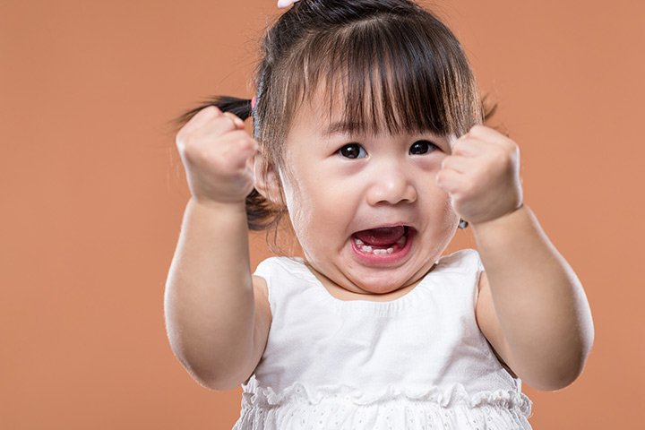 Pourquoi les jeunes enfants parviennent-ils à 5 raisons de cette séquence violente?