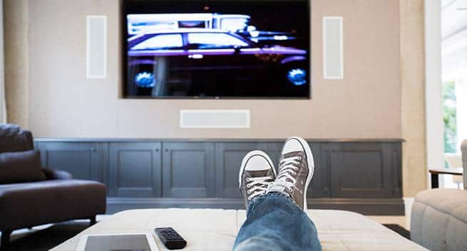 Regarder la télévision pendant 5 heures ou plus par jour réduit le nombre de spermatozoïdes de 35% 1 Fitness-watching TV-THS