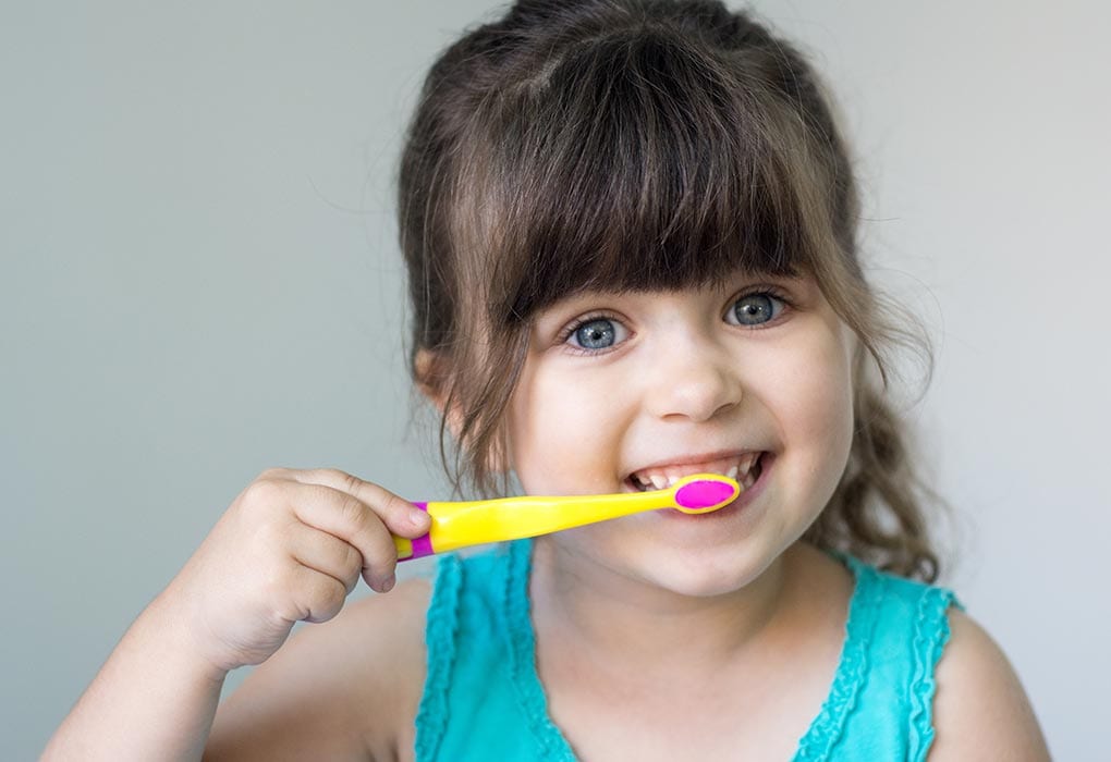 10 lustige Möglichkeiten, Kleinkinder dazu zu bringen, sich die Zähne zu putzen