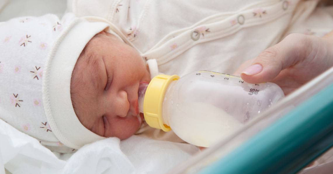 6 Faktoren im Zusammenhang mit Babys, die im Krankenhaus eine Formel erhalten: Studie