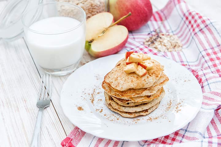 Haferflocken-Apfel-Pfannkuchen mit Joghurt