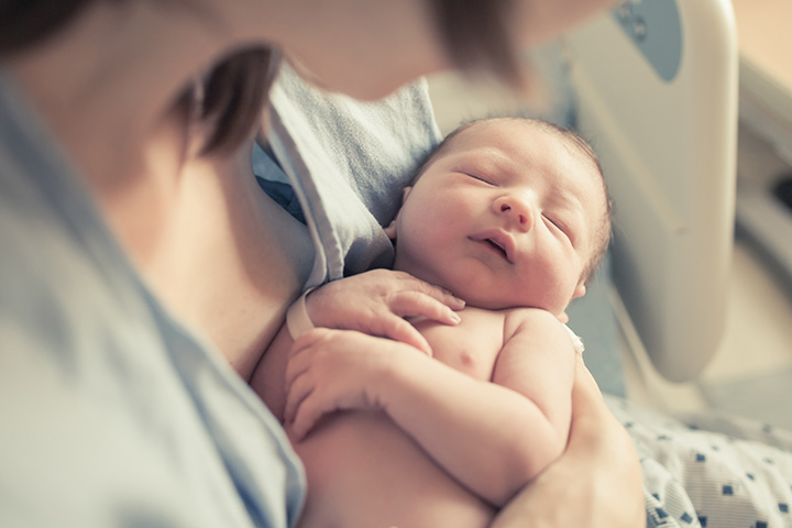 Die erstmalige Mutter bringt in nur 22 Minuten ein Frühgeborenes zur Welt