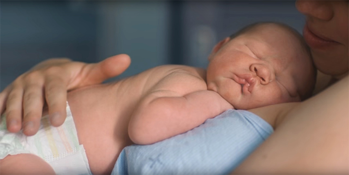 Dieses Video hat viele Antworten: Umarmungen von Müttern bedeuten mehr als Sie dachten