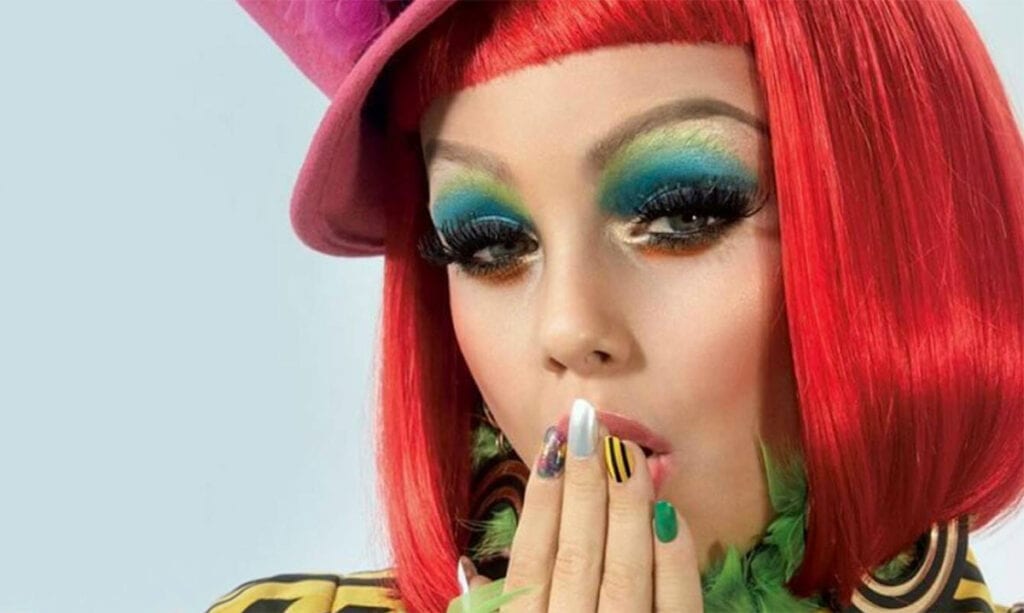 Diseñador acusado de ser un pedófilo, defiende la foto de Drag Queen, de 9 años