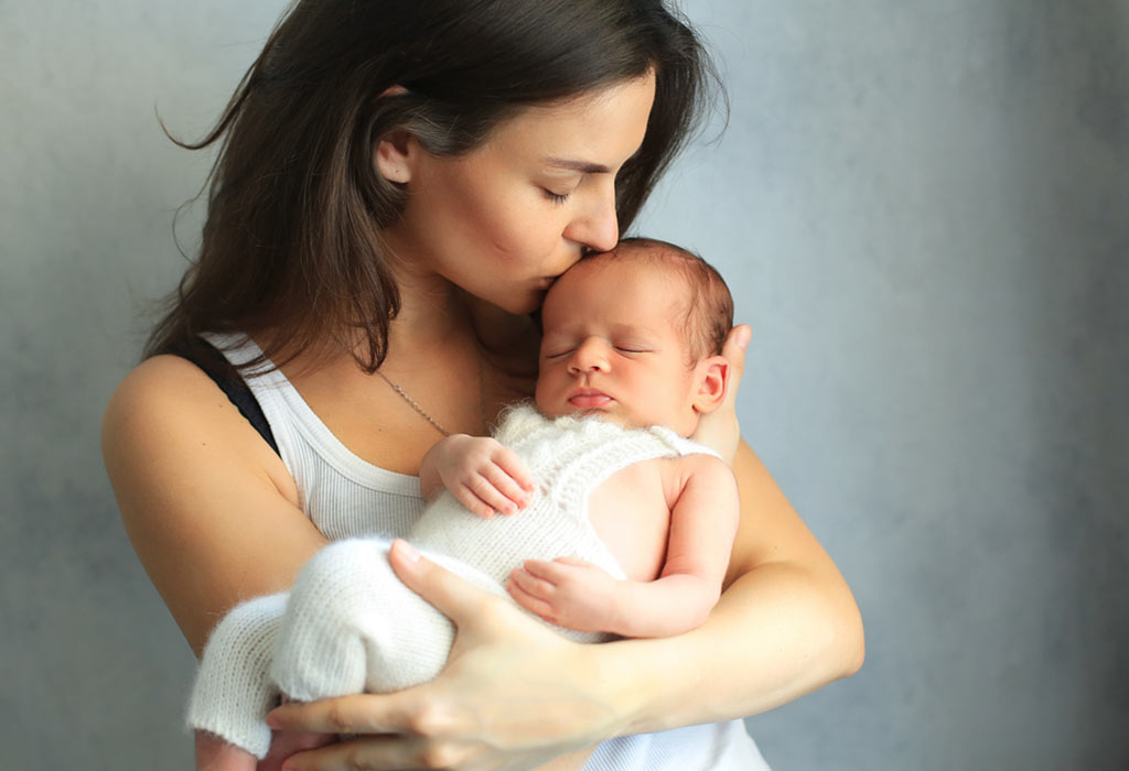 Ein Baby küssen - ist es schädlich für Ihr Kind?