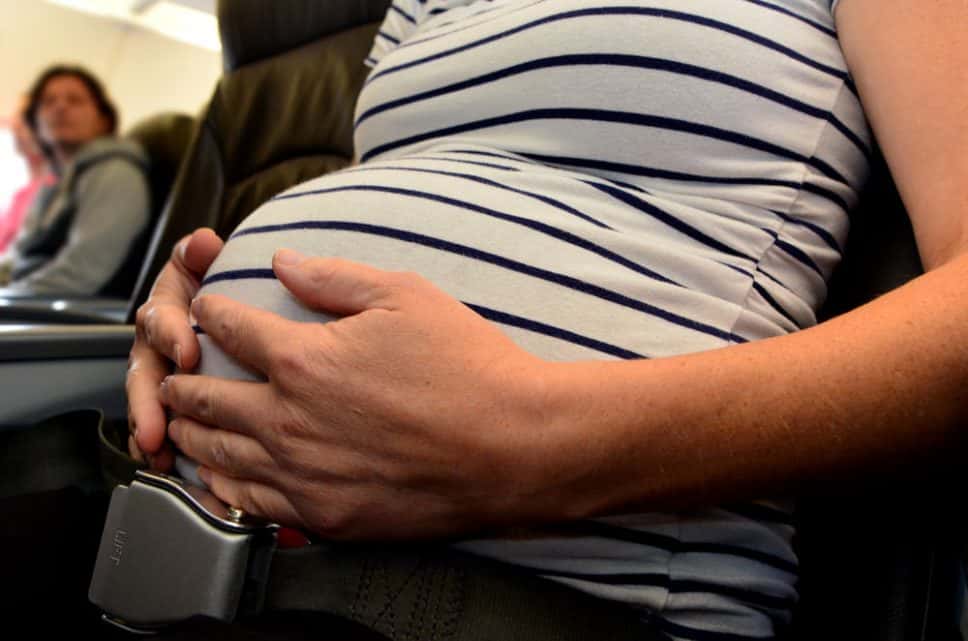 Fliegen während der Schwangerschaft - Tipps und Richtlinien für Fluggesellschaften