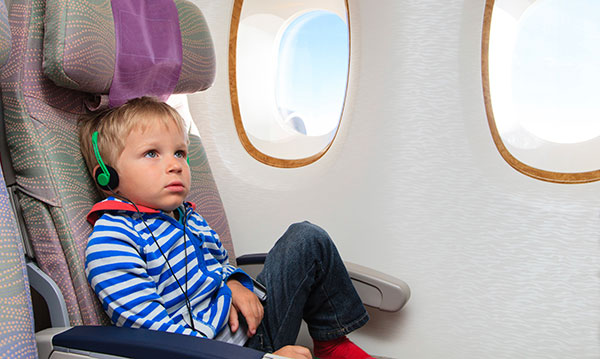Kelly Rose Bradford sagt, Kinder sollten von Flügen ausgeschlossen werden