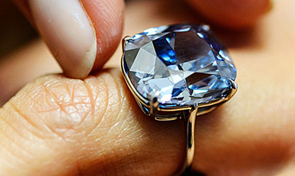 Milliardär lässt Millionen auf Diamantring für 7-jährige Tochter fallen