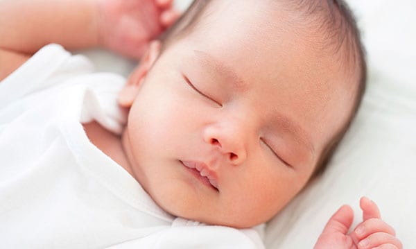 Die Studie besagt, dass Babys 12 Monate lang im Elternzimmer schlafen sollten