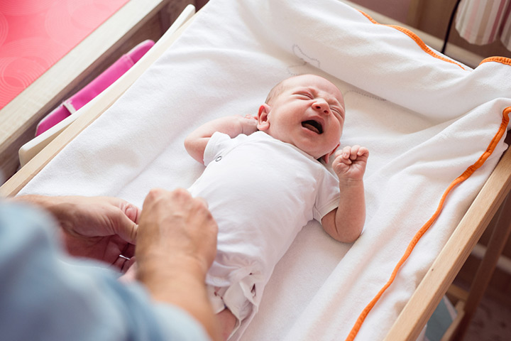 Warum weinen Babys beim Windelwechsel?