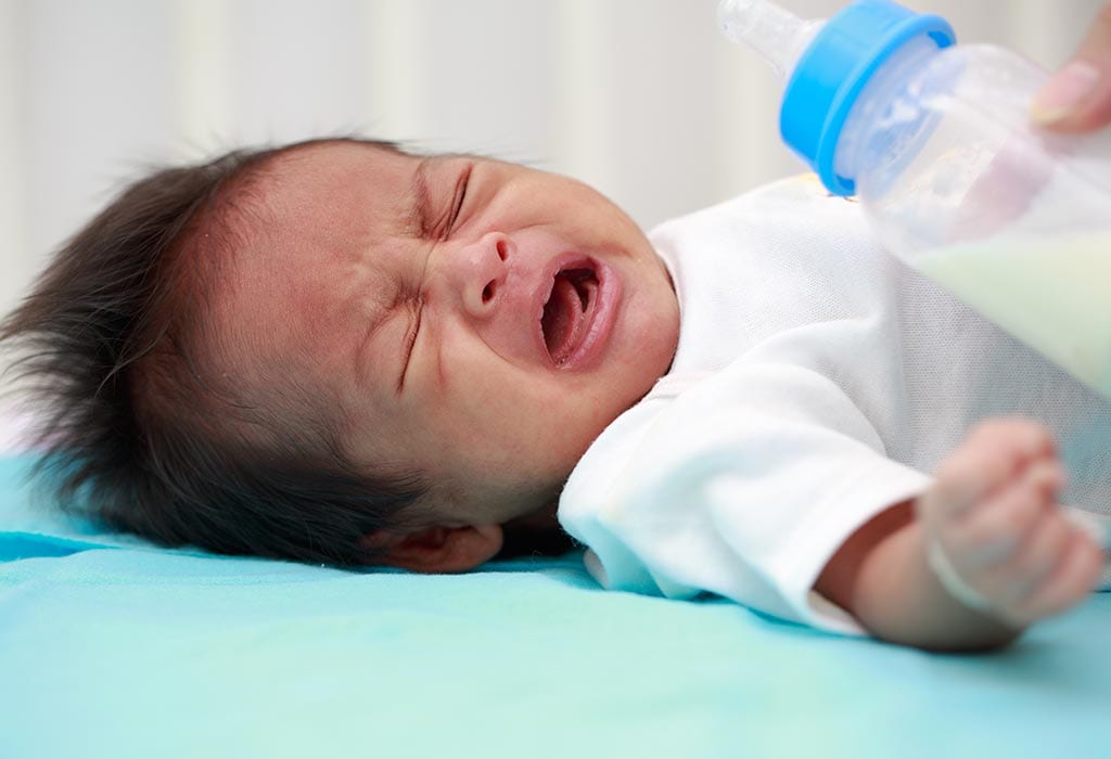 Baby weint nach dem Füttern - Gründe und Möglichkeiten aufzuhören