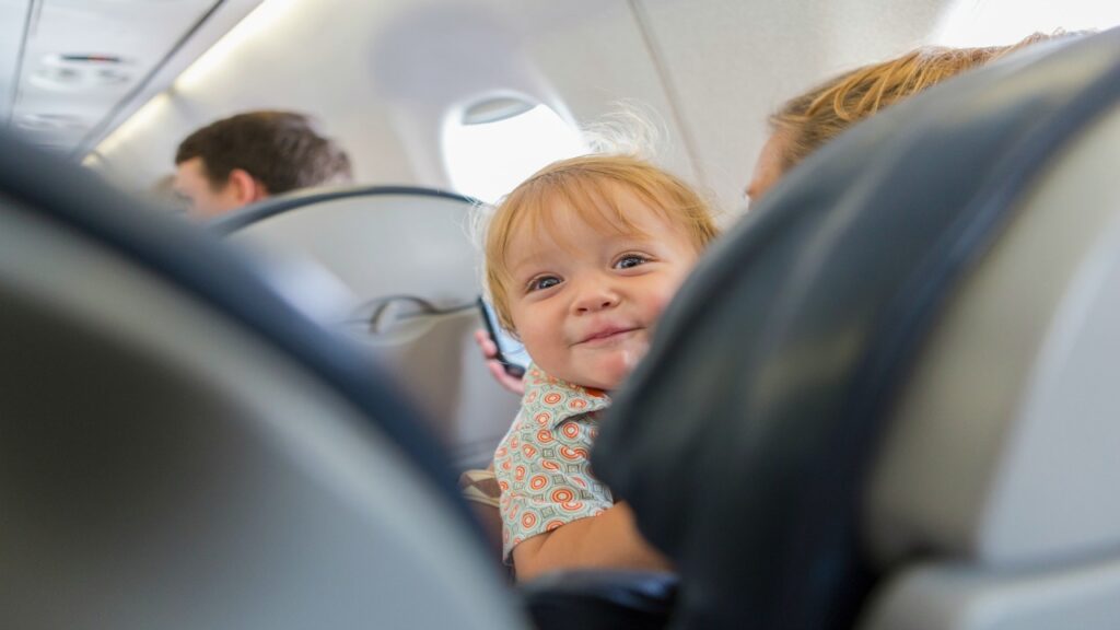 Wenn Sie nicht neben einem weinenden Baby in einem Flugzeug sitzen können, machen Sie sich auf den Weg