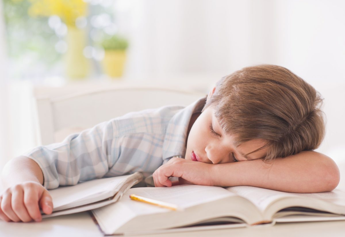 Wie Sie feststellen können, ob Ihr Kind nachts nicht genug Schlaf bekommt