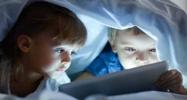 Bildschirmzeit und Wohlbefinden von Kindern: Neue Forschungsergebnisse zeigen den Zusammenhang